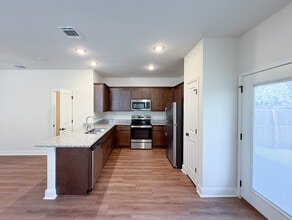 2503 Lynwood Bnd, Unit #101 in San Antonio, TX - Foto de edificio - Building Photo