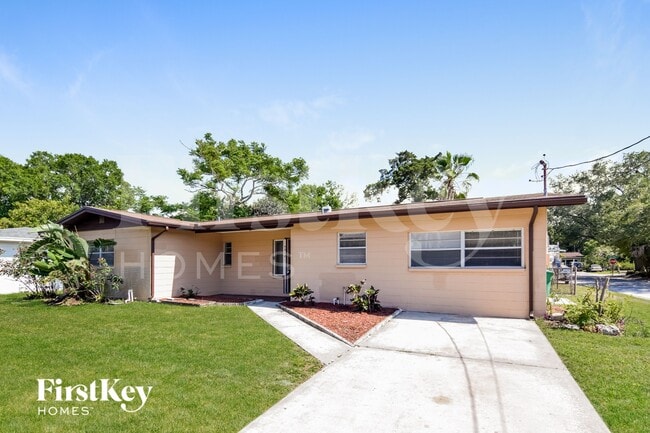 4818 W Bay Villa Ave in Tampa, FL - Building Photo - Building Photo