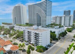 3000 Riomar St in Fort Lauderdale, FL - Building Photo - Building Photo