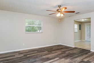 6576 4th Ln in Vero Beach, FL - Building Photo - Building Photo