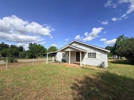 6903 Airport Rd in Redding, CA - Building Photo