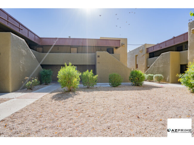 1701 W Tuckey Ln in Phoenix, AZ - Foto de edificio - Building Photo