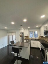 20 Veterans Way in Edgewater, NJ - Building Photo - Building Photo