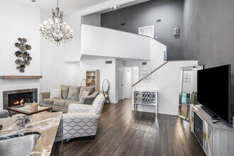 9400 Doliver Dr in Houston, TX - Foto de edificio - Building Photo