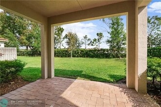8857 Willow Cove Ln in Wellington, FL - Foto de edificio - Building Photo