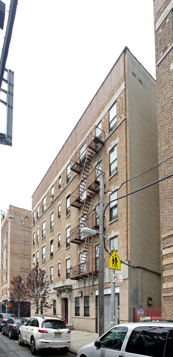 1661 Southern Blvd in Bronx, NY - Building Photo