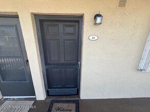 1030 Pine Tree Dr in Indian Harbour Beach, FL - Foto de edificio - Building Photo