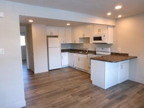 2519 S 300 E, Unit Apt 14 in Salt Lake City, UT - Building Photo - Building Photo