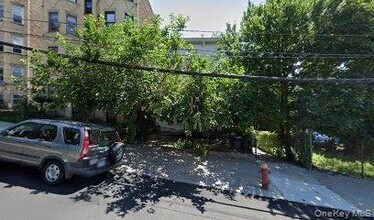 10 Locust Hill Ave in Yonkers, NY - Building Photo - Building Photo