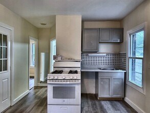 30 Stanley St in Lowell, MA - Building Photo - Building Photo