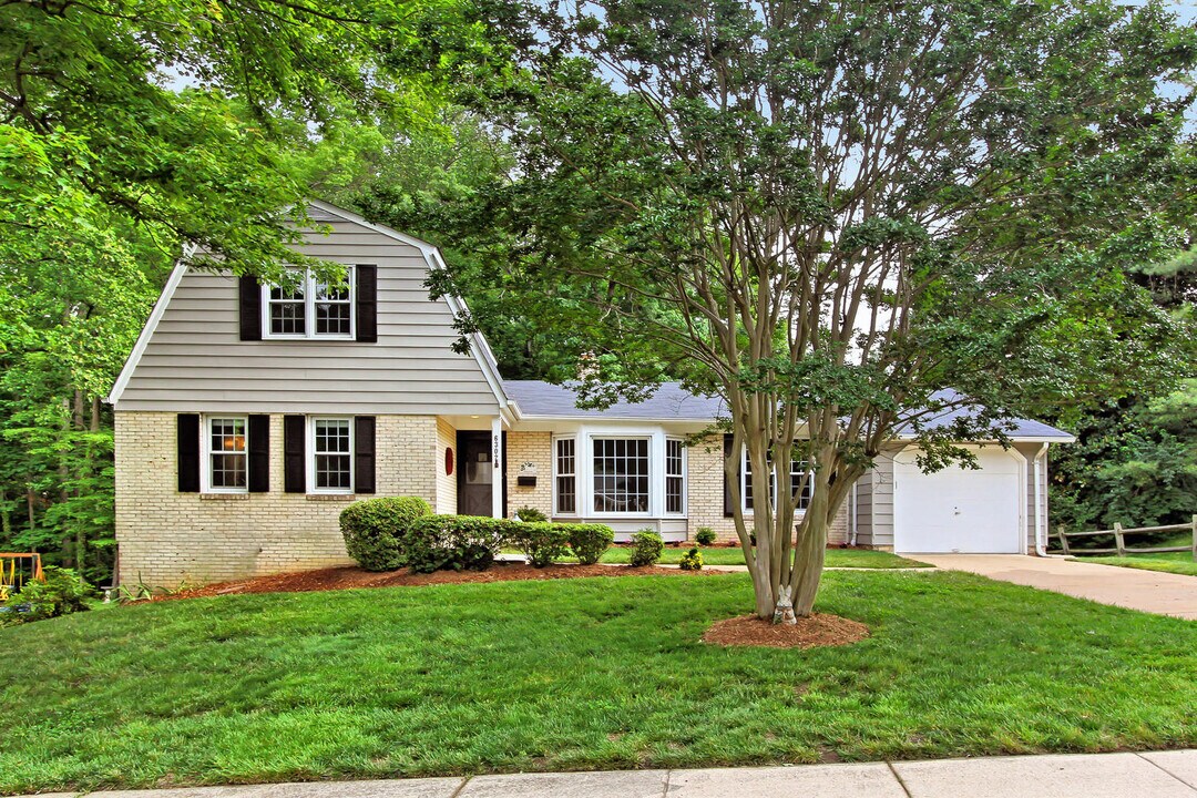 6302 Bridgeton Ct in Springfield, VA - Building Photo