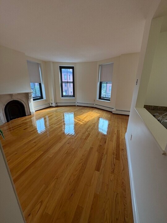586 Massachusetts Ave in Boston, MA - Building Photo