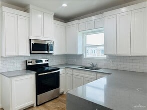 10 Clarence Dr in Edinburg, TX - Building Photo - Building Photo