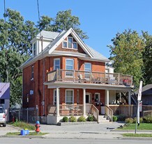 1533 King St E in Hamilton, ON - Building Photo