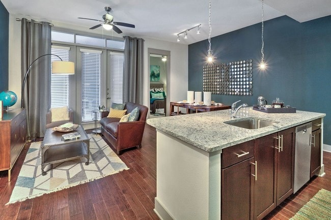 Holden Heights in Houston, TX - Foto de edificio - Building Photo