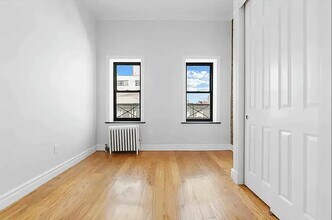 345 W 53rd St in New York, NY - Building Photo - Building Photo