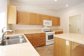 2515 Wellworth Ave in Henderson, NV - Building Photo - Building Photo