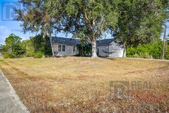 4407 N Chamberlain Blvd in North Port, FL - Building Photo - Building Photo