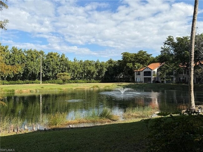 2070 Arbour Walk Cir in Naples, FL - Foto de edificio - Building Photo