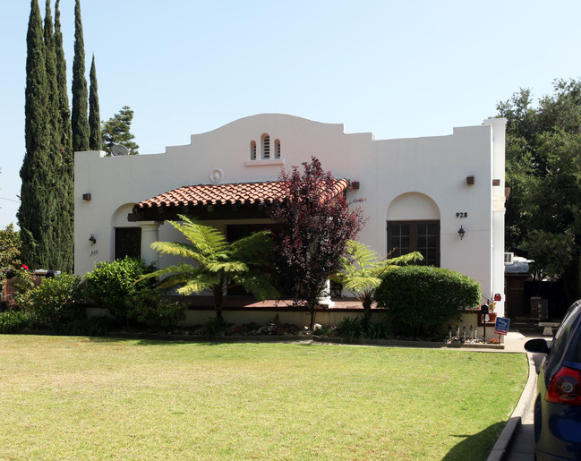 924-932 E Mariposa St in Altadena, CA - Foto de edificio - Building Photo