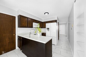 855 Garfield Ave in Libertyville, IL - Building Photo - Building Photo