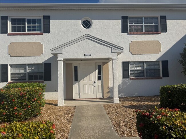 7019 Cedarhurst Dr in Ft. Myers, FL - Building Photo - Building Photo