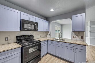 2326 Camberly View in Converse, TX - Building Photo - Building Photo