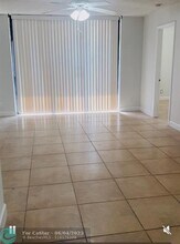 5681 Riverside Dr in Coral Springs, FL - Building Photo - Building Photo