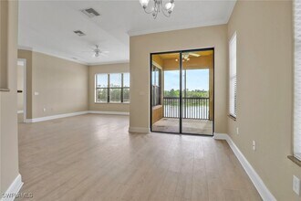 1284 Verde Dr in Naples, FL - Foto de edificio - Building Photo