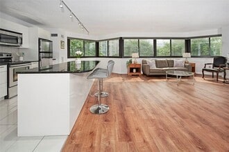 5 Barker Ave in White Plains, NY - Building Photo - Building Photo
