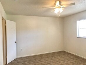 5507 Fountain Lake Cir in Bradenton, FL - Building Photo - Building Photo