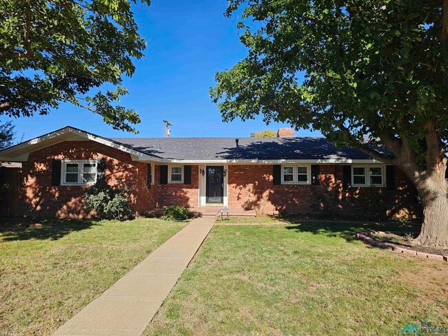 property at 1801 Eastridge Dr