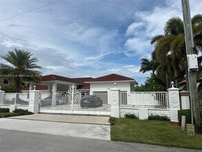 465 NW 119th Ave in Miami, FL - Building Photo - Building Photo