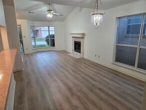 42 Silver Creek Dr in Conroe, TX - Building Photo - Building Photo