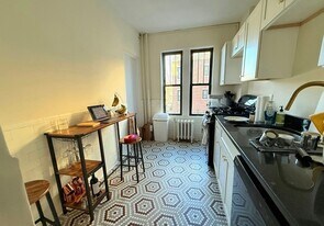 452 Park Dr, Unit 4 in Boston, MA - Building Photo