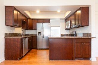 2320 Clark Ln in Redondo Beach, CA - Foto de edificio - Building Photo