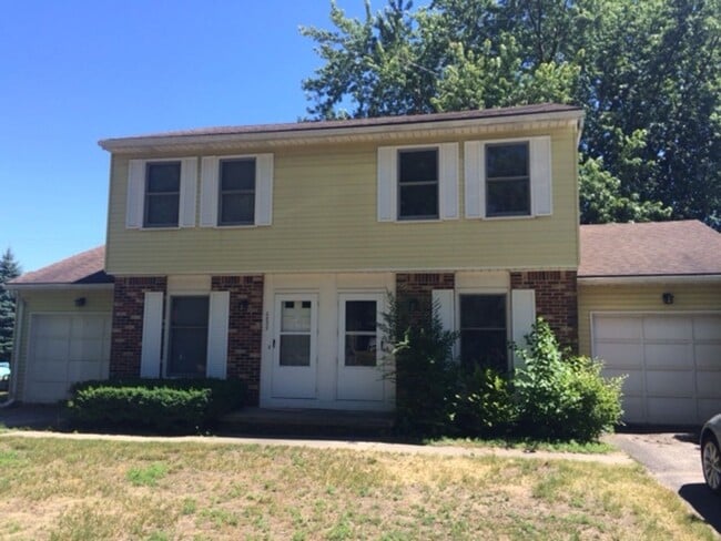 property at 6839-6841 Woodlake Dr