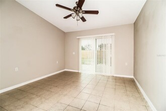 372 Breezeway Dr in Apopka, FL - Building Photo - Building Photo