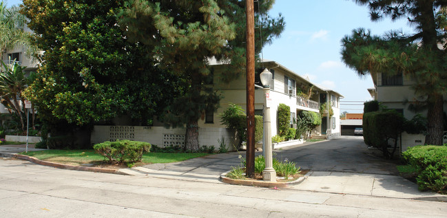 14229 Dickens St in Sherman Oaks, CA - Building Photo - Building Photo