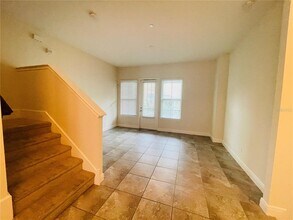 561 Scotia Pl in Orlando, FL - Building Photo - Building Photo