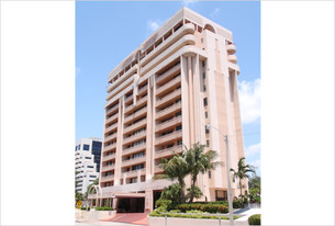 Gables Laroc in Coral Gables, FL - Foto de edificio - Building Photo