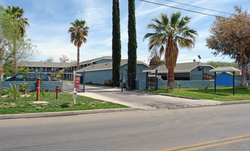 26430 S San Jacinto St in Hemet, CA - Foto de edificio - Building Photo