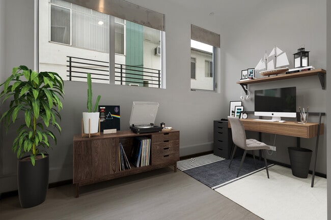 1063 S Wooster St in Los Angeles, CA - Building Photo - Building Photo