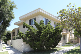 3250 Oakhurst Ave in Los Angeles, CA - Foto de edificio - Building Photo