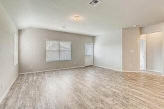 7827 Belmont Vly in San Antonio, TX - Building Photo - Building Photo