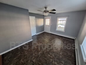 114 S Cedar St in Washington, IL - Building Photo - Building Photo