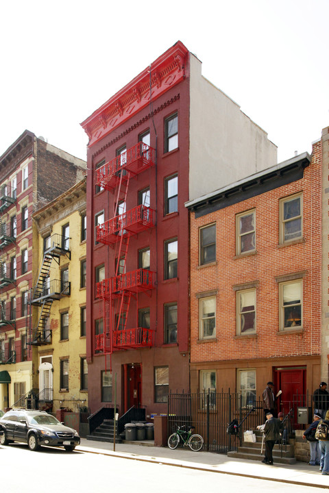 604 E 9th St in New York, NY - Building Photo