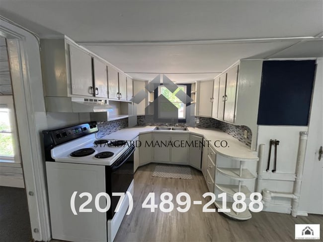 6 Squire St in Waterville, ME - Foto de edificio - Building Photo