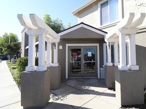 Harmony Park in Buena Park, CA - Foto de edificio - Building Photo