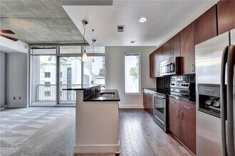 44 Peachtree Pl NE in Atlanta, GA - Building Photo - Building Photo